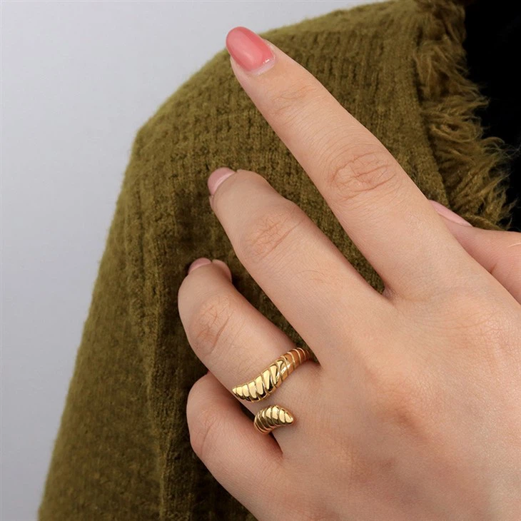 Stainless Steel Ridged Snake Ring