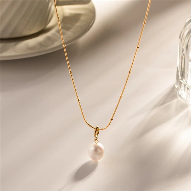 Drop Pearl Necklace